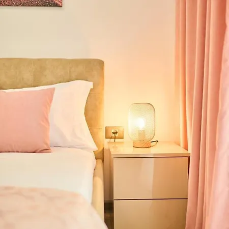 Apartament Smarald Alezzi N Pools *