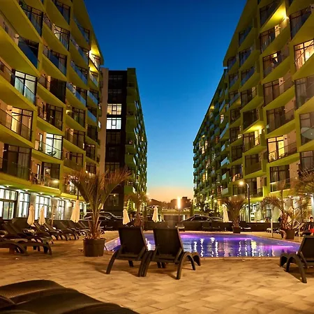 Smarald Alezzi N Pools Apartament