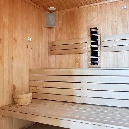 Smarald Alezzi N Pools Apartament *