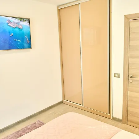 Smarald Alezzi N Pools Apartament Năvodari